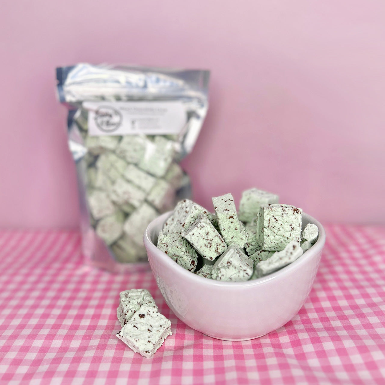 freeze dried ice cream - mint chocolate chip freeze-dried icecream